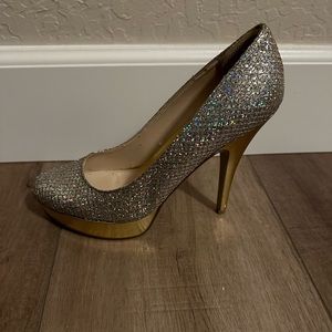 Gold sparkle high heel pump, pristine condition